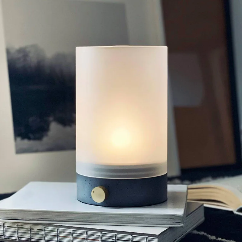 LED tafellamp Cozy, hoogte 20,5 cm, beton von Dyberg Larsen in Grijs, opaal – Produktfoto