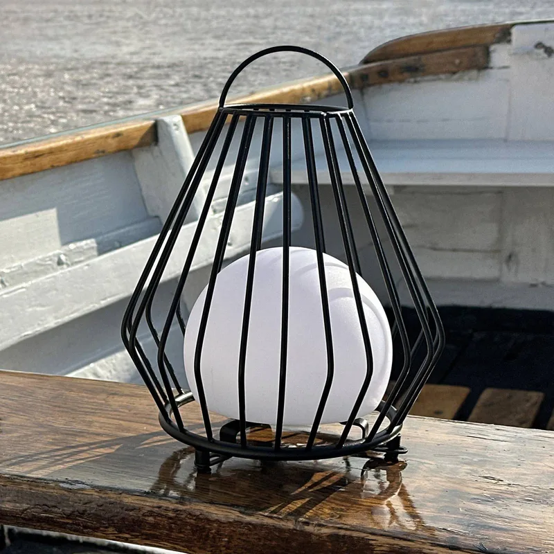 LED tafellamp Evesham, hoogte 23 cm von Dyberg Larsen in Zwart, wit – Produktfoto