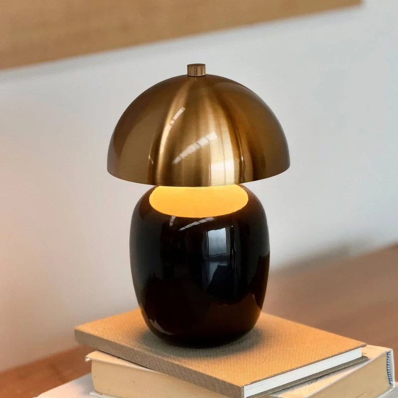 LED tafellamp Manhatten, zwart/messing van Dyberg Larsen in Zwart, messing – productfoto