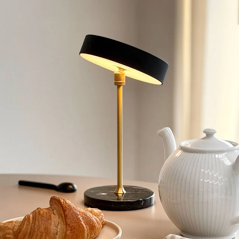 LED tafellamp op accu Moonlight, zwart von Dyberg Larsen in Zwart, messing – Produktfoto