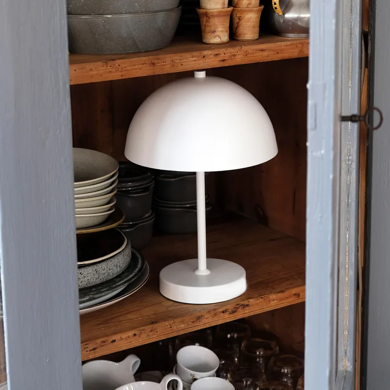 LED tafellamp op accu Stockholm Portable, wit - Dyberg Larsen - Woonkamer - Scandinavisch - Metaal - Met lampenkap von Dyberg Larsen – Produktfoto