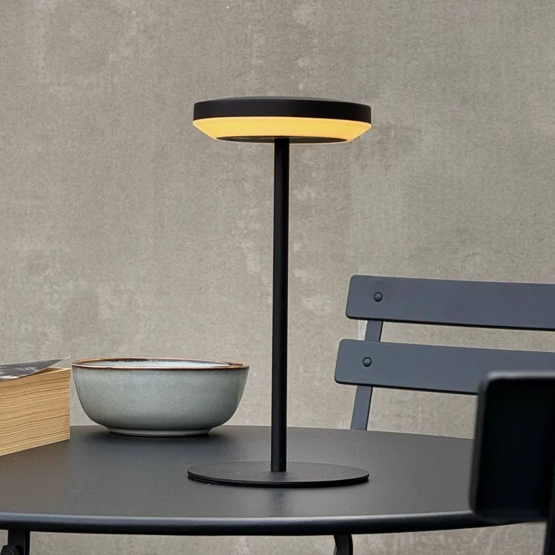 LED tafellamp op zonne-energie Otera 25 cm, IP44 de Dyberg Larsen en Zwart – photo du produit