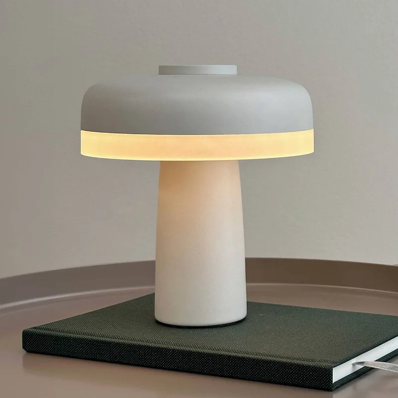 LED tafellamp Porter, wit, hoogte 16 cm von Dyberg Larsen in Parelwit – Produktfoto