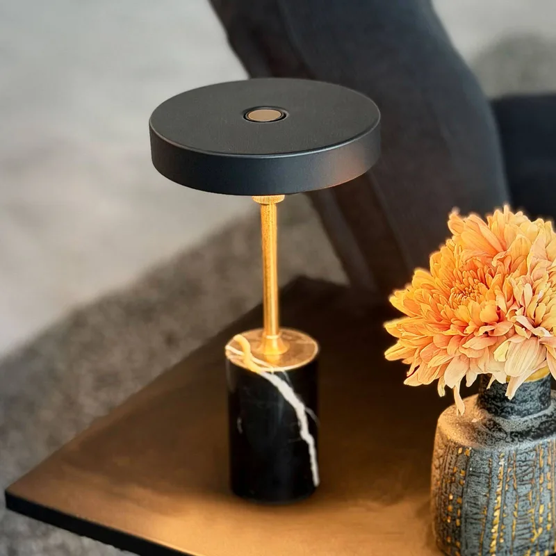 LED tafellamp Starlight, zwart/messing von Dyberg Larsen in Zwart, messing – Produktfoto