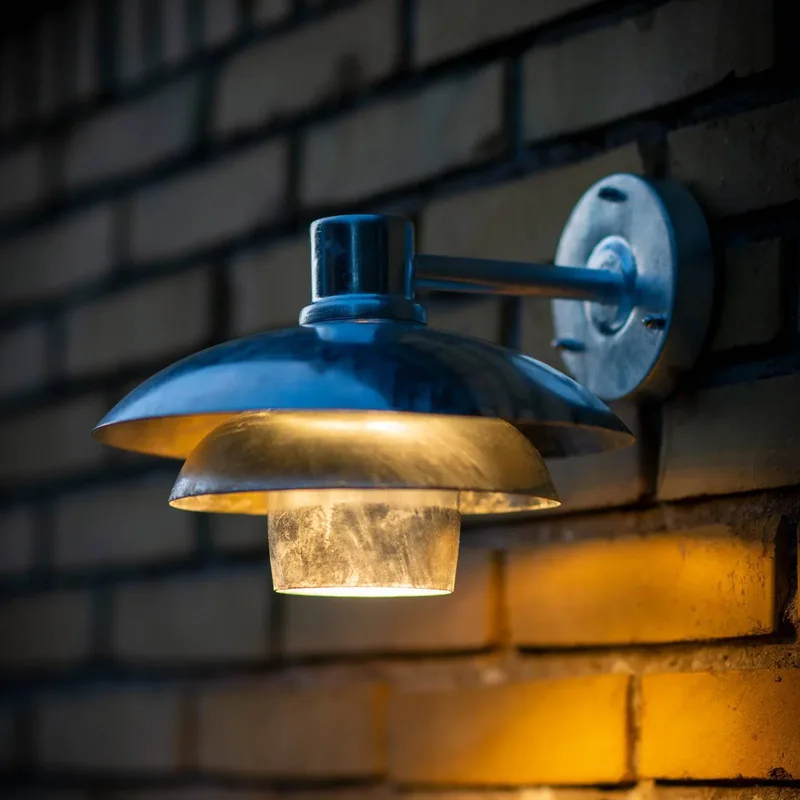 Morph buitenwandlamp, gegalvaniseerd, metaal by Dyberg Larsen in Staal – product photo
