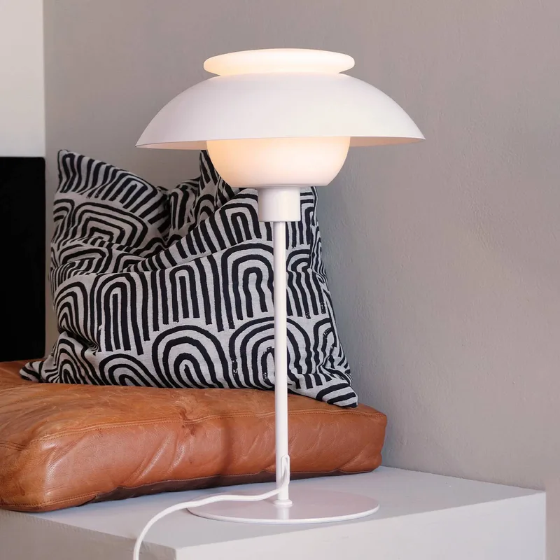 Opus tafellamp, mat wit. Hoogte 47,5 cm de Dyberg Larsen – photo du produit