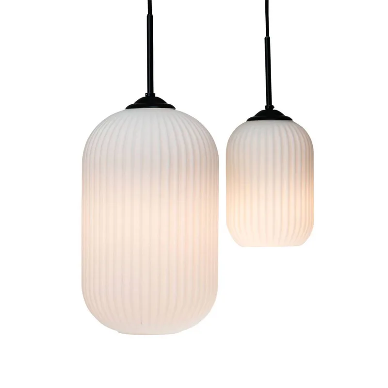 Riflet glazen hanglamp, Ø 20 cm von Dyberg Larsen in Opaalwit, zwart – Produktfoto