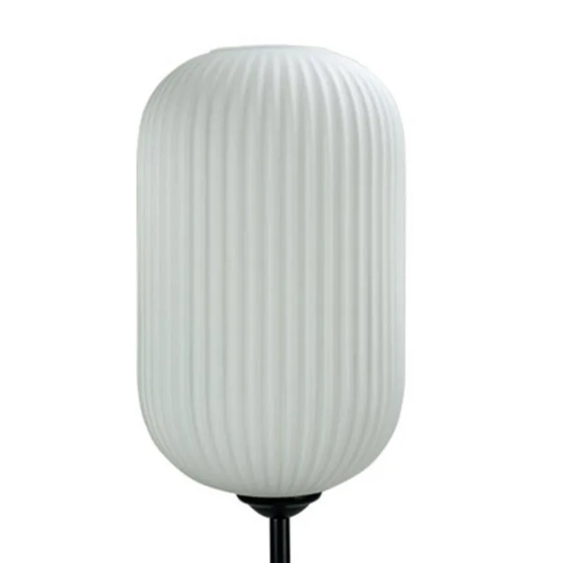 Riflet vloerlamp met glazen kap de Dyberg Larsen en Opaalwit, zwart – photo du produit