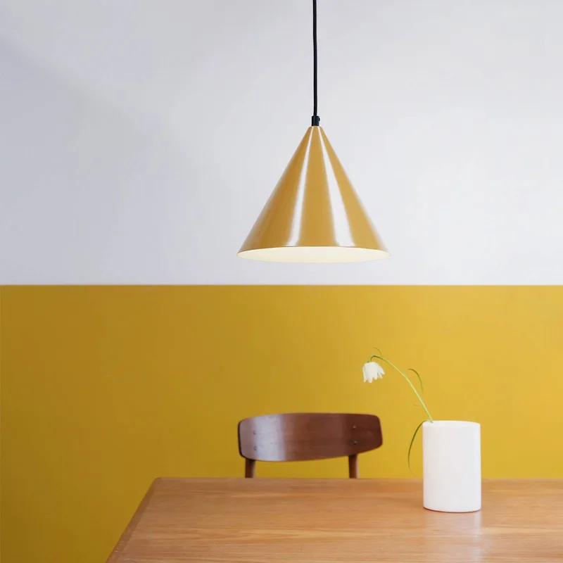 Ron hanglamp van Dyberg Larsen in Glanzend currygeel – productfoto
