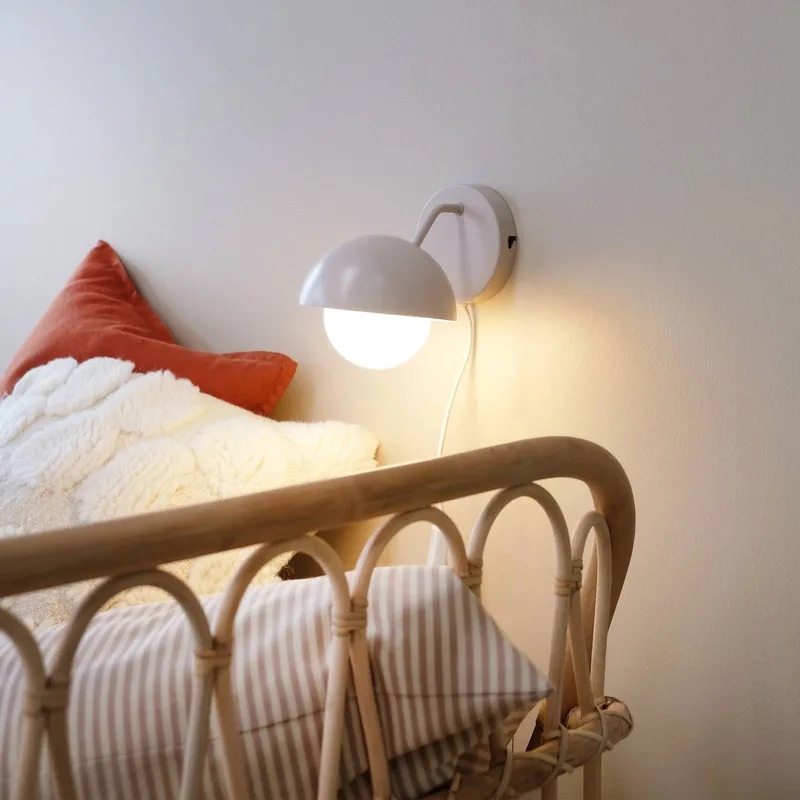 Rose wandlamp von Dyberg Larsen in Beige mat – Produktfoto