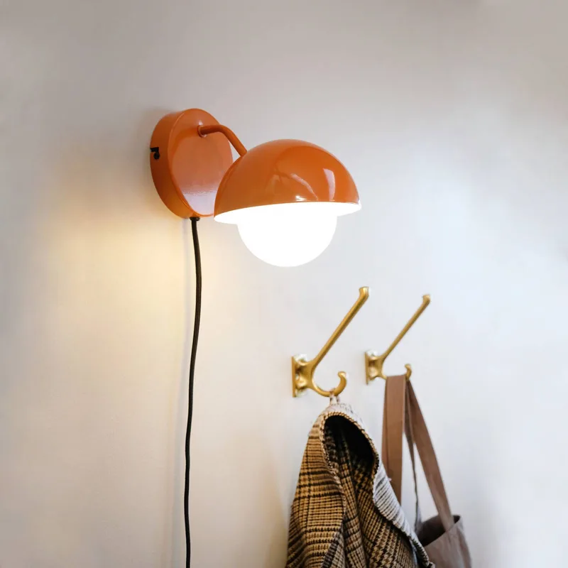 Rose wandlamp van Dyberg Larsen in Oranje glanzend – productfoto