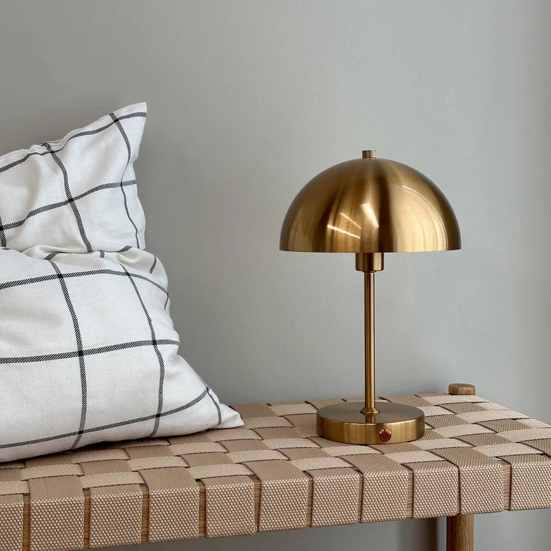 Stockholm tafellamp von Dyberg Larsen in Antiek messing – Produktfoto