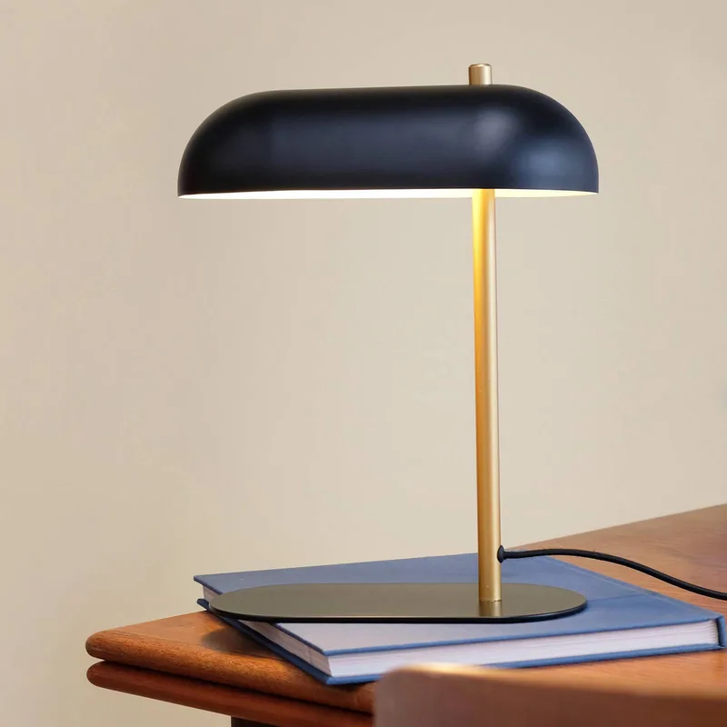 tafellamp Arch, zwart/messingkleurig, metaal van Dyberg Larsen in Zwart, messing – productfoto