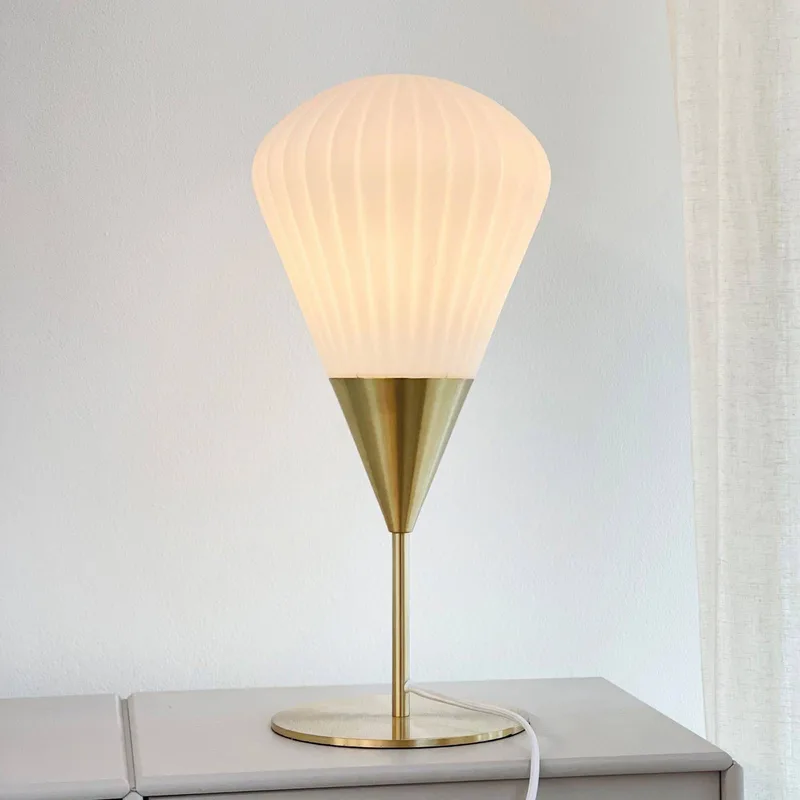 tafellamp Ballon, wit/messingkleurig, 46 cm by Dyberg Larsen in Messing, wit – product photo