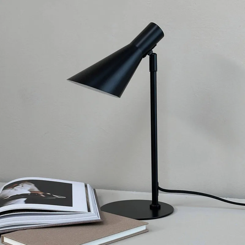 tafellamp DL12, hoogte 39,5 cm, metaal van Dyberg Larsen in Zwart – productfoto