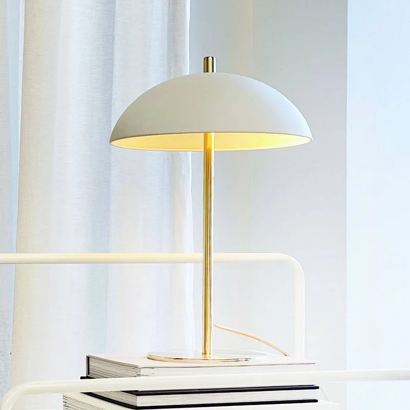 tafellamp Globus, beige/messing, 44 cm by Dyberg Larsen in Beige, messing – product photo