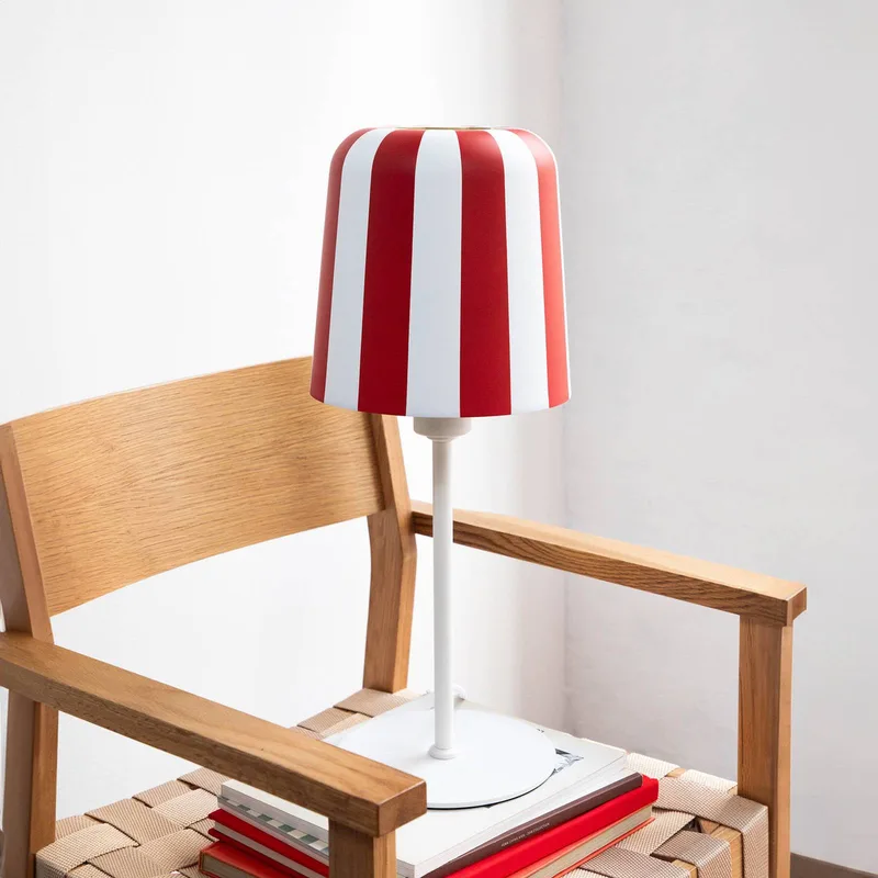tafellamp Gry, rood/wit, hoogte 49,5 cm, metaal van Dyberg Larsen in Rood, wit – productfoto