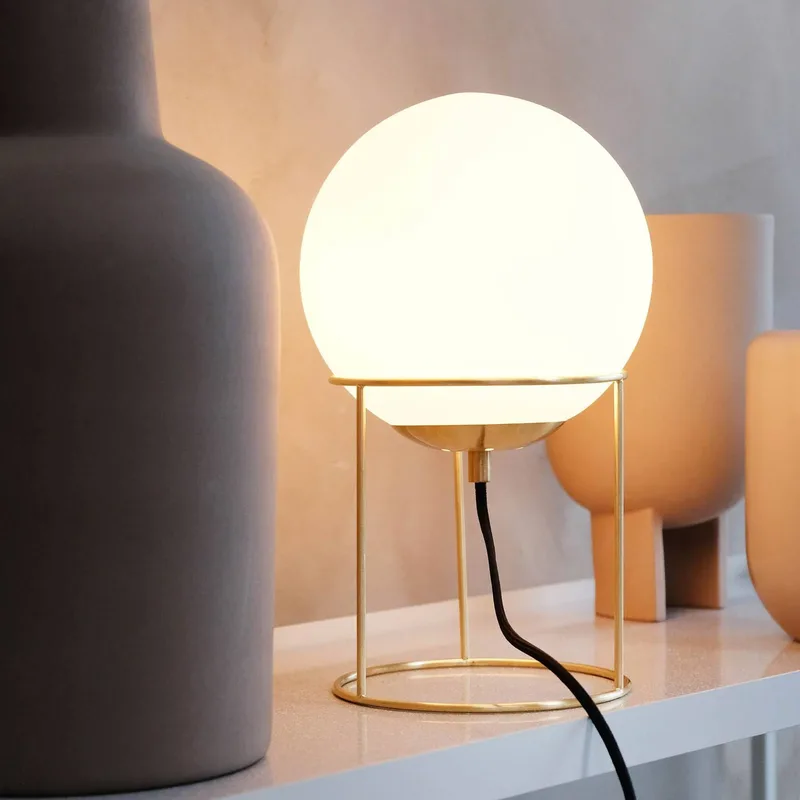 tafellamp Madrid, opaal/messingkleurig, 34 cm by Dyberg Larsen in Opaal, messing – product photo