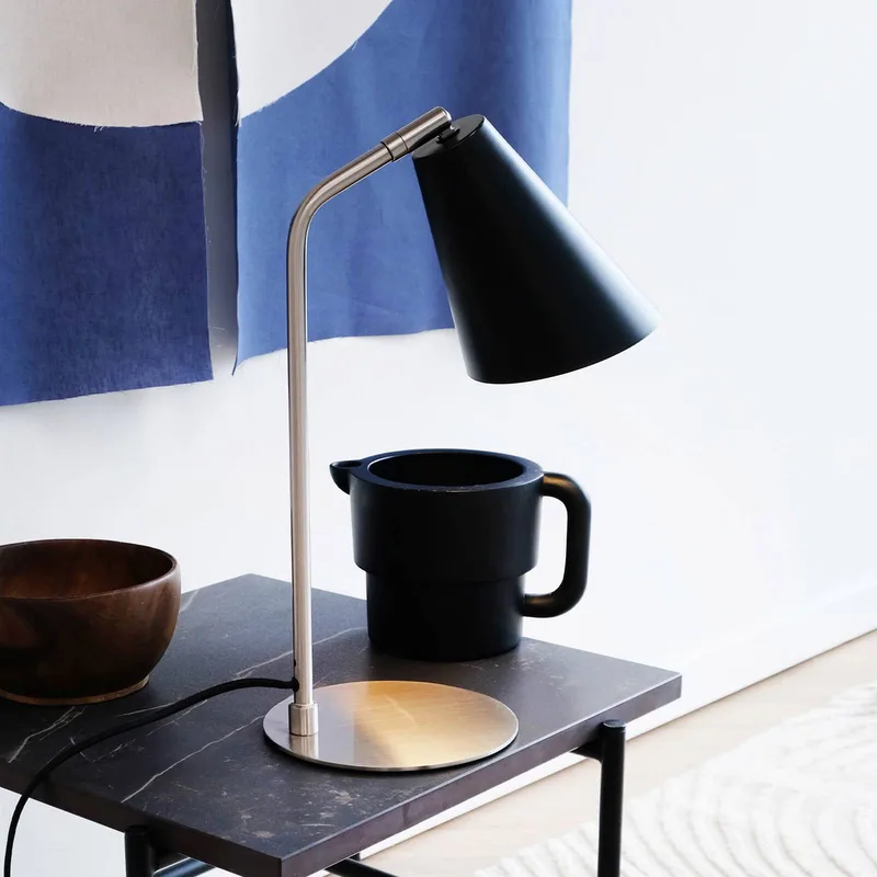 tafellamp Oswald, zwart/staal, hoogte 40 cm van Dyberg Larsen in Zwart, geborsteld staal – productfoto