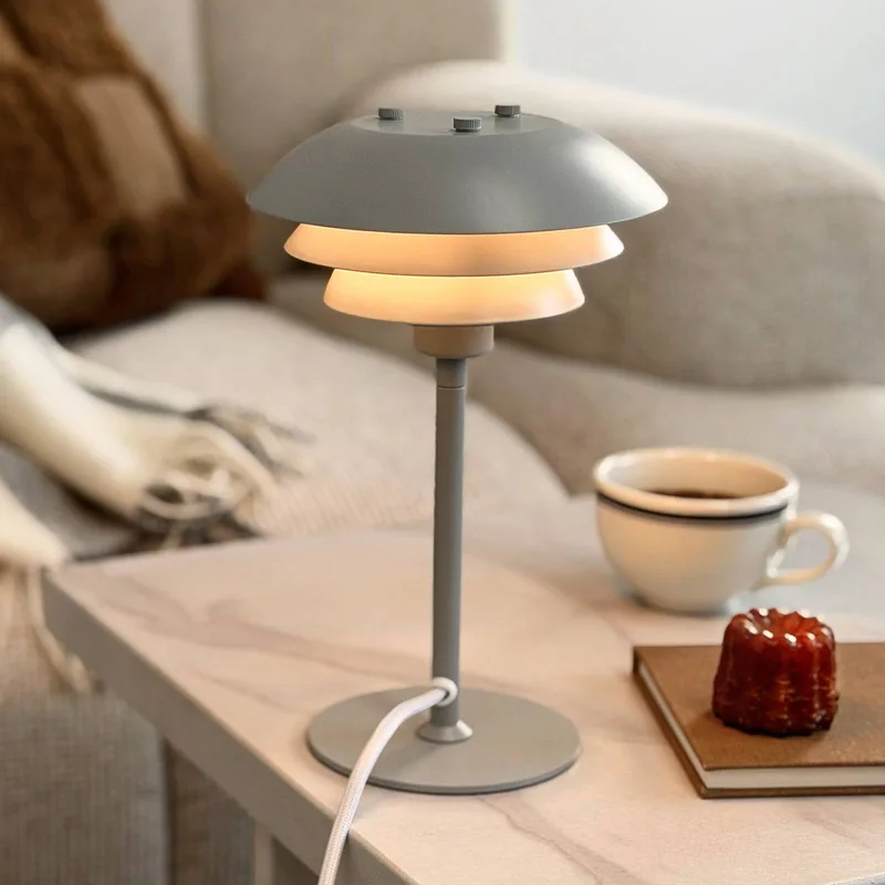 tafellamp SIXTEEN, metaal, E27 van Dyberg Larsen in Grijs – productfoto