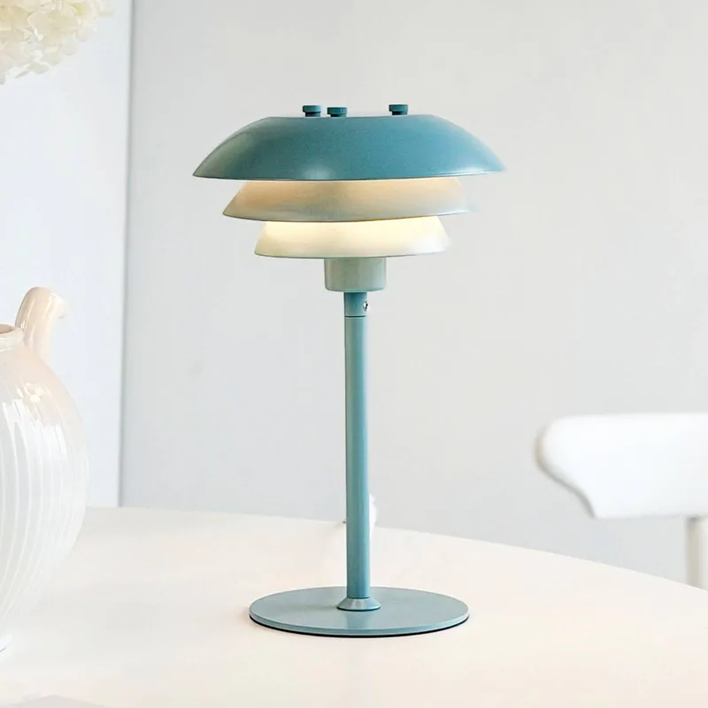 tafellamp SIXTEEN, metaal, E27 van Dyberg Larsen in Ijsblauw – productfoto