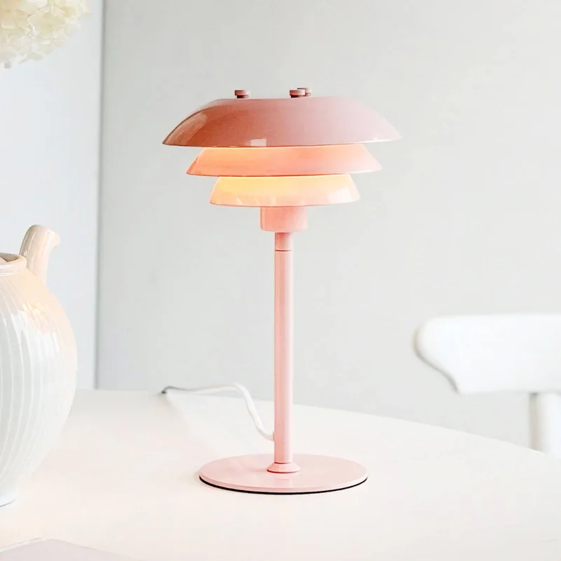 tafellamp SIXTEEN, metaal, E27 van Dyberg Larsen in Roze – productfoto
