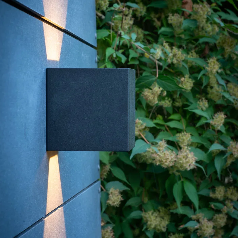 Venus LED buitenwandlamp von Dyberg Larsen in Zwart – Produktfoto