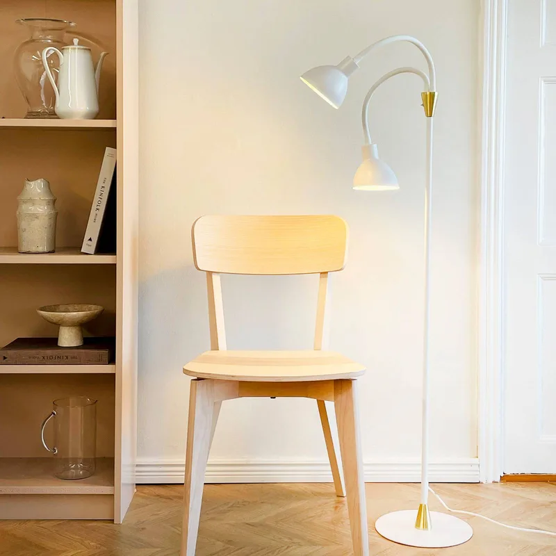 vloerlamp Lilje, wit, hoogte 135 cm, 2-lamps by Dyberg Larsen in Wit, messing – product photo
