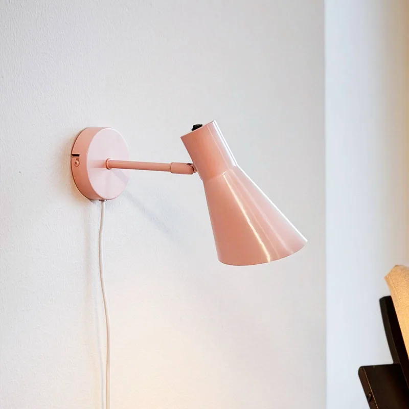 wandlamp DL12, kabel, E27, metaal van Dyberg Larsen in Roze – productfoto