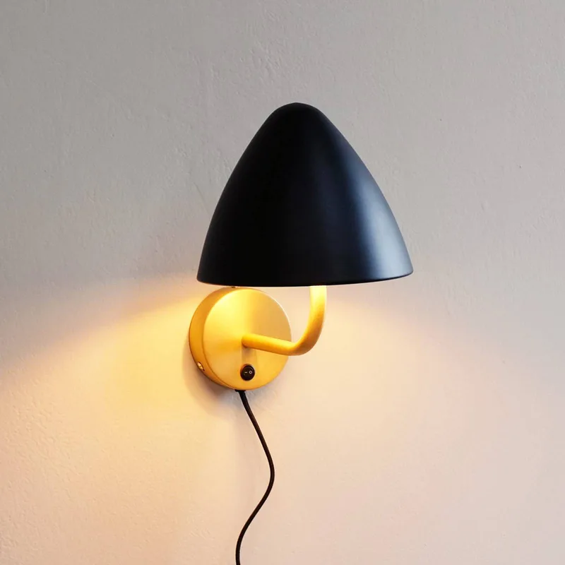 wandlamp Oulu, zwart/messing, Ø 20,3 cm van Dyberg Larsen in Zwart, messing – productfoto