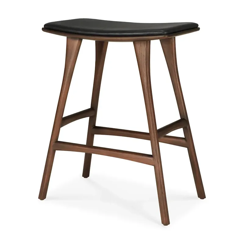 Osso Barhocker Niedrig Braun lackiertes Teak/Black leather von Ethnicraft – Produktfoto