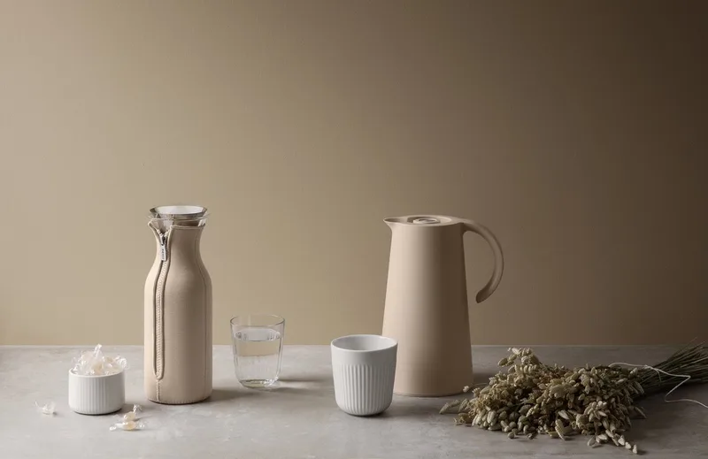 Fridge Karaf met Hoes 1 liter Soft de Eva Solo en Beige – photo du produit