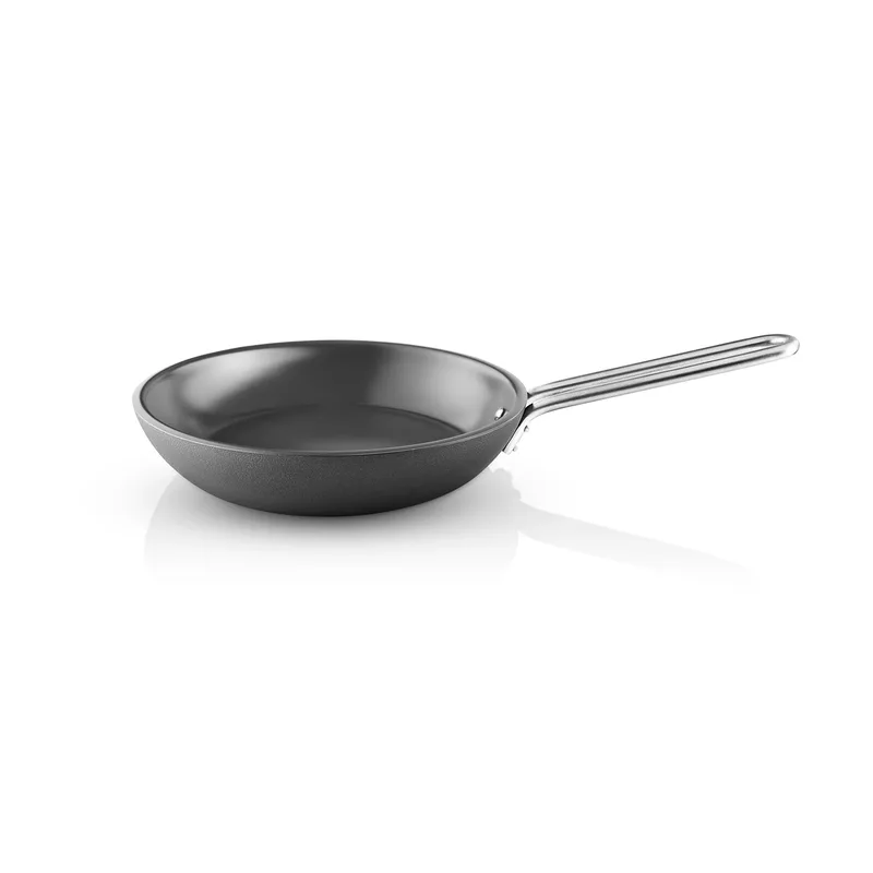 Professional Laser Titanium Slip-Let Bratpfanne Black, Ø24 cm van Eva Solo – productfoto