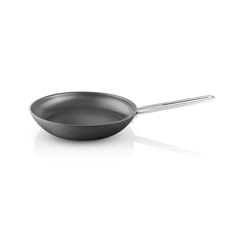Professional Laser Titanium Slip-Let Bratpfanne Black, Ø28 cm von Eva Solo – Produktfoto