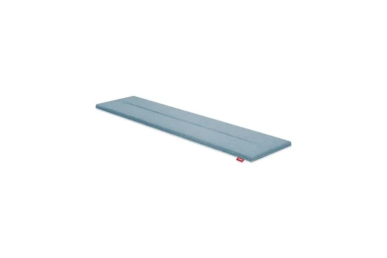 Fred's bench pillow Outdoor-Kissen storm blue von Fatboy – Produktfoto