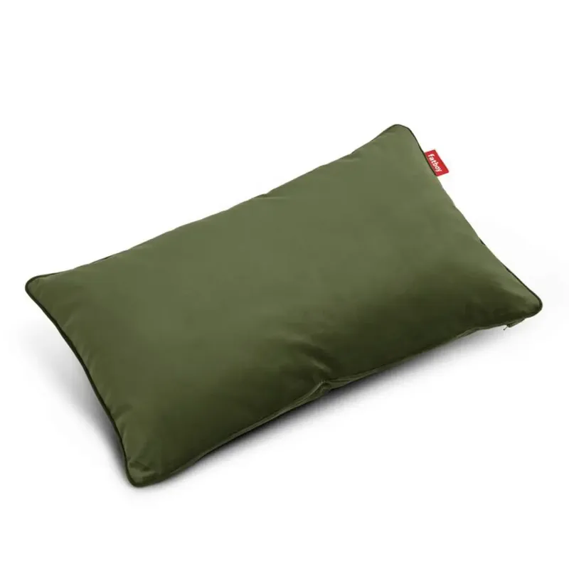 recycled king dekoratives Kissen velvet deep green von Fatboy – Produktfoto