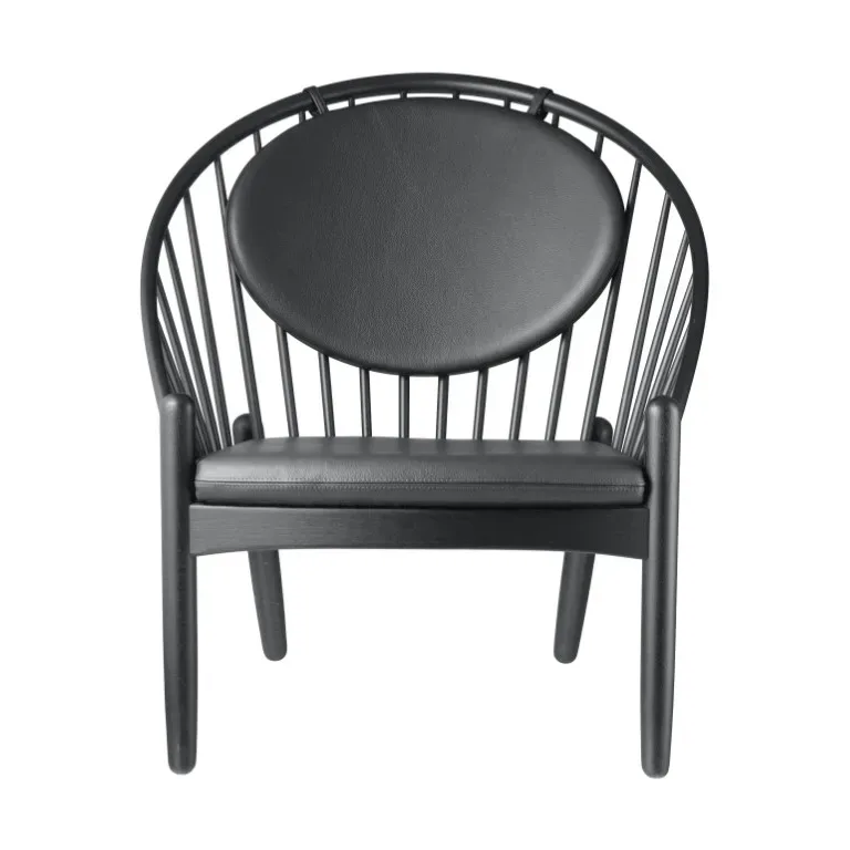 J166 Jørna Stuhl Oak black painted-black leather von FDB Møbler – Produktfoto