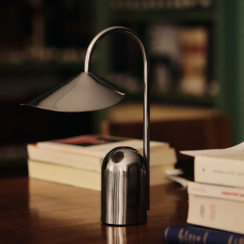 Arum LED tafellamp op batterijen, roestvrij staal, hoogte 30 cm by Ferm Living – product photo