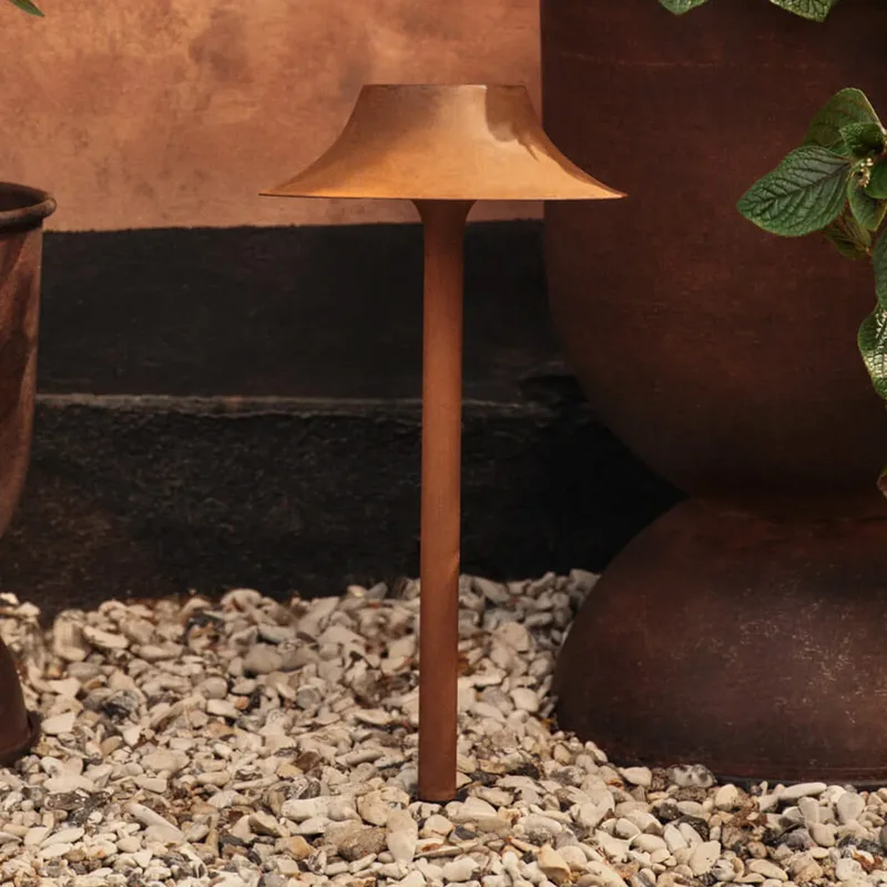 Cortivo zonne-energie grondspies lamp, roestkleurig, 46 cm by Ferm Living – product photo