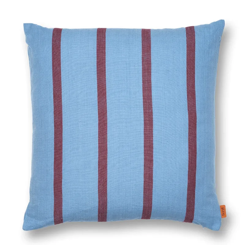 Grand Kissen 50 x 50cm Faded blue-burgundy fra Ferm Living – produktbillede