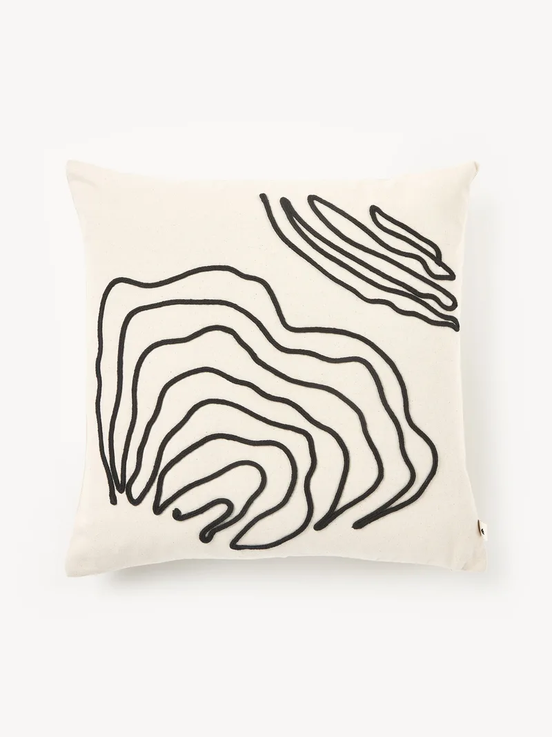 Handgeborduurde kussenhoes Jot van biokatoen by Ferm Living – product photo