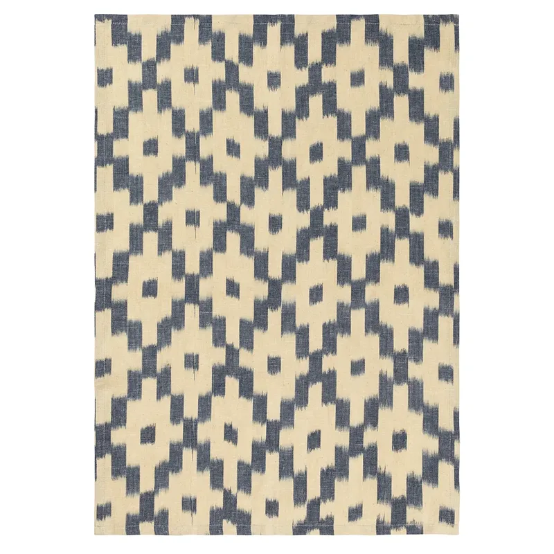 Ikat Geschirrtuch - Ink Blue/Off-white van Ferm Living – productfoto