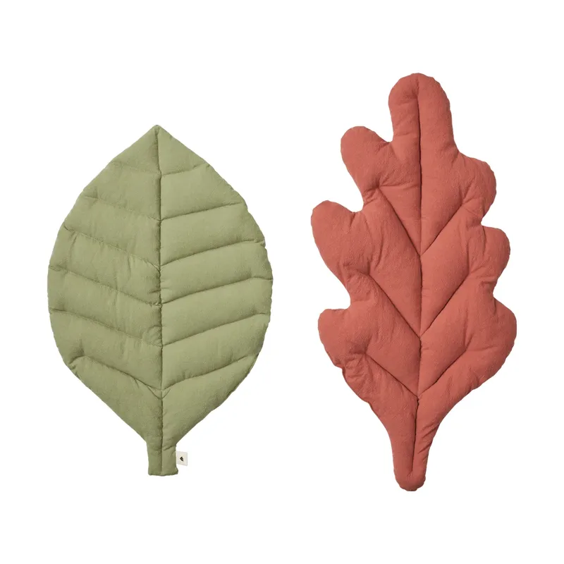 Leaf Kissen 2-teilig Teegrün-gebrannter Ton von Ferm Living – Produktfoto