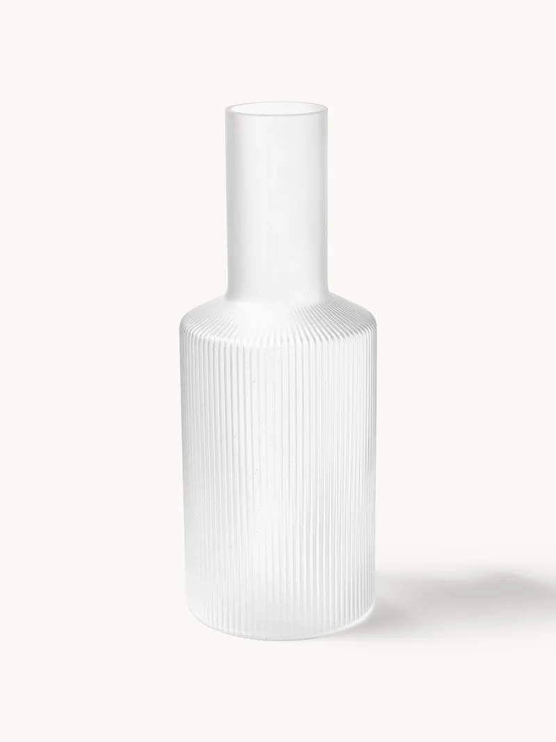 Mundgeblasene Karaffe Ripple mit Rillenrelief, 1 L von Ferm Living – Produktfoto