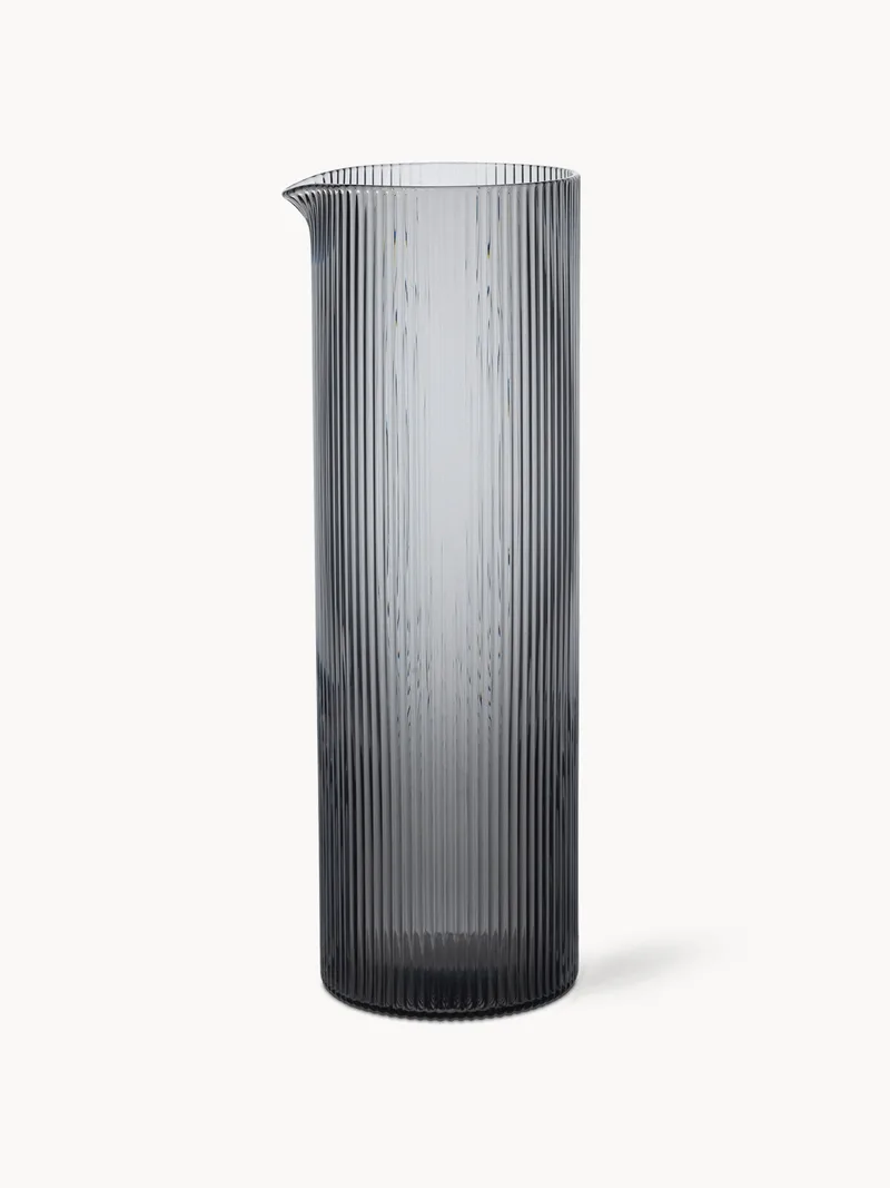 Mondgeblazen karaf Ripple met reliëfpatroon, 1.1 L från Ferm Living – produktbild