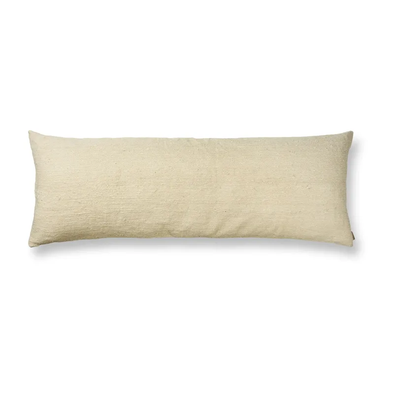 Nettle Kissen long 40 x 110cm Natural fra Ferm Living – produktbillede