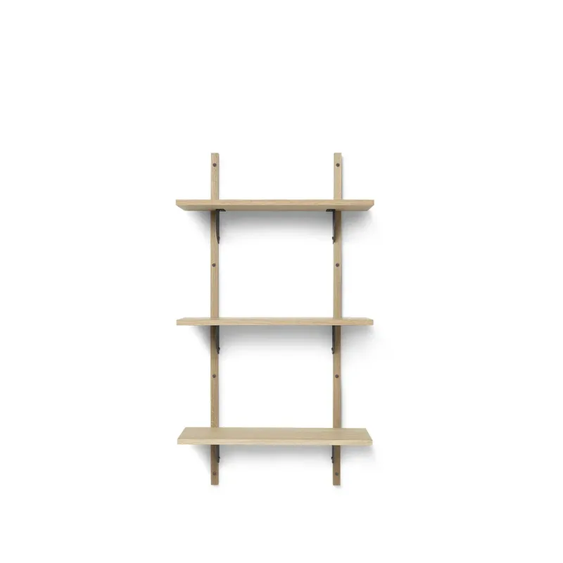 Sector Wandregal triple narrow Natural oak, s/l, schwarzes Messing från Ferm Living – produktbild