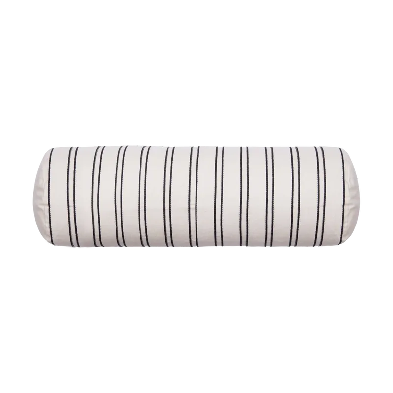 Twill bolster Zylinderkissen Off-white-black von Ferm Living – Produktfoto