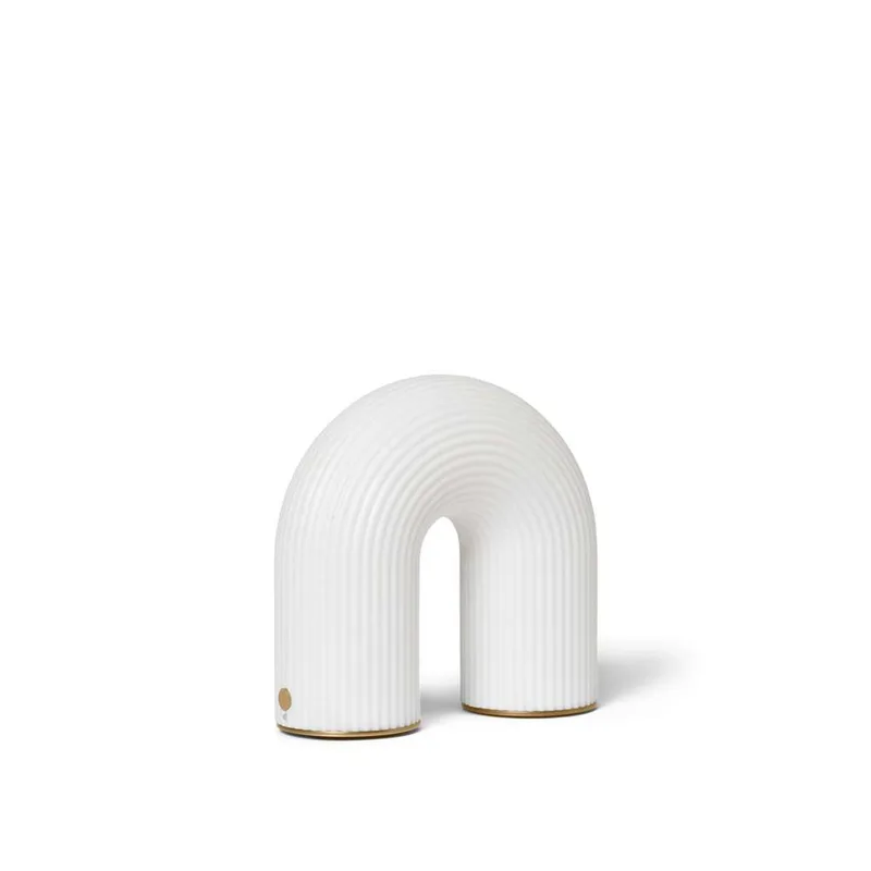 Vuelta Portable Tischleuchte Weiß von Ferm Living – Produktfoto