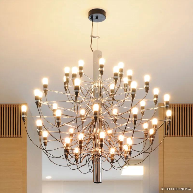 2097/30 kroonluchter 30-vlammen chroom mat - FLOS - Woonkamer - Designer - Metaal - Meerdere lampen by FLOS – product photo